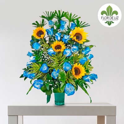 ALEGRIA FLORAL EN ROSAS AZULES Y GIRASOLES